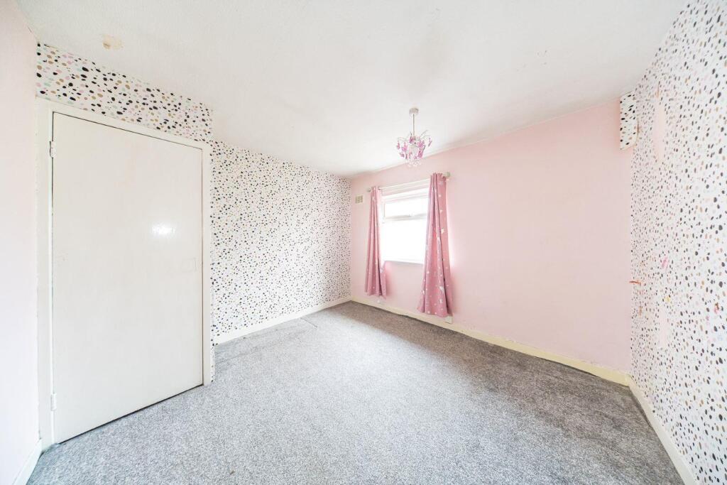 85 Bretherton Road bedroom 2.jpg