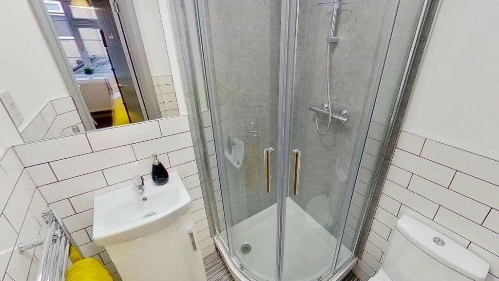 Bedroom 4 ensuite