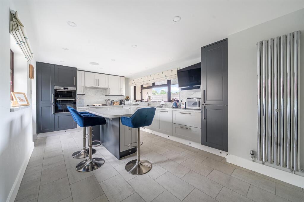 Oaktree Kitchen. 25.jpg