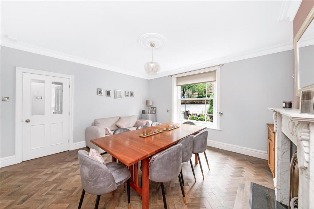 SECOND SITTING ROOM