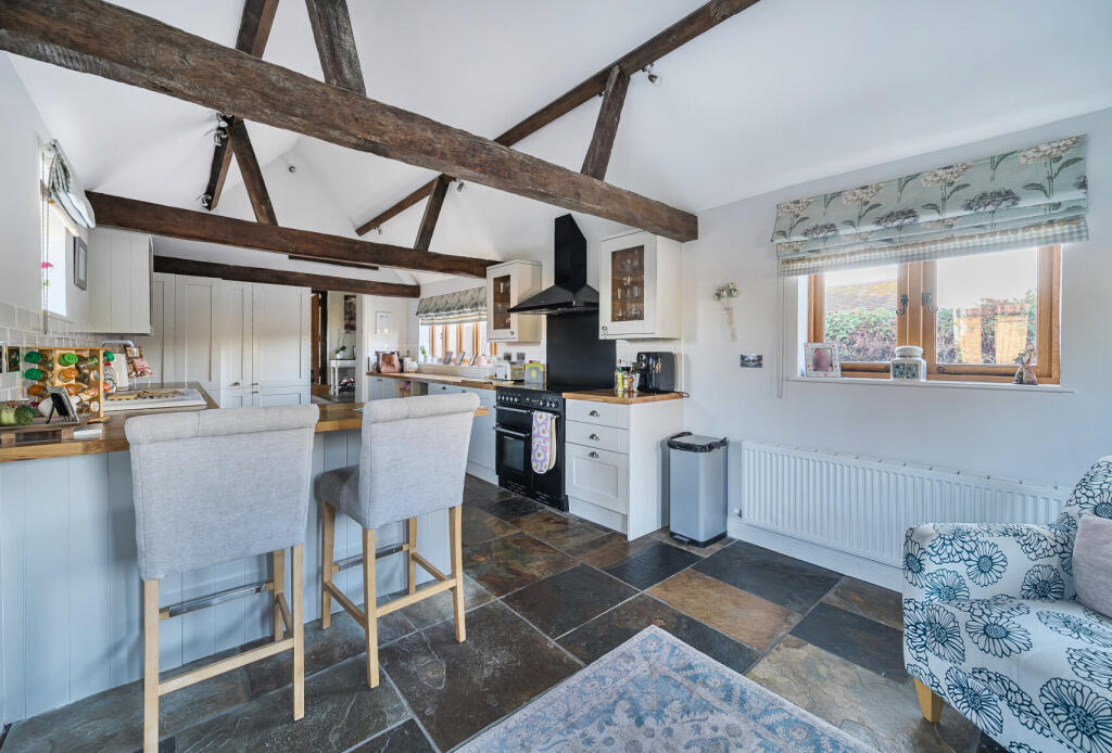 1384815-4-6925c0c...