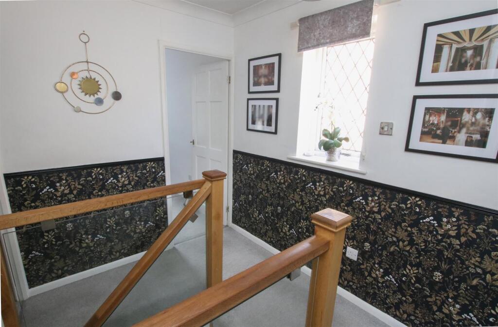 FIRST FLOOR LANDING