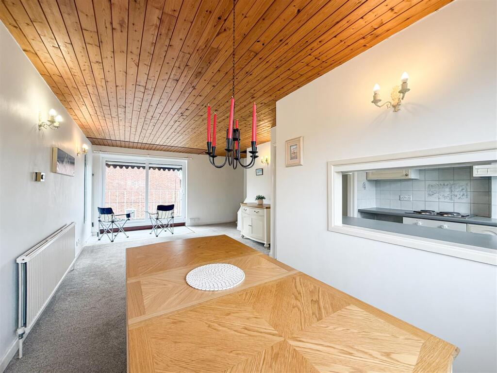 lounge/dining