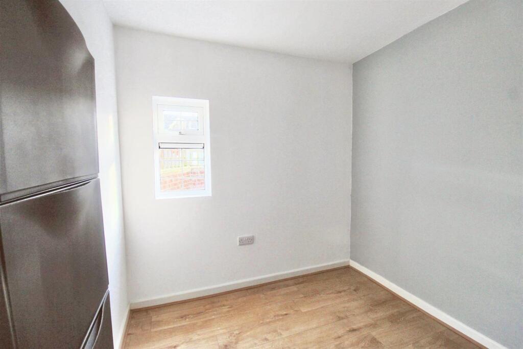 BEDROOM FIVE / OFFICE