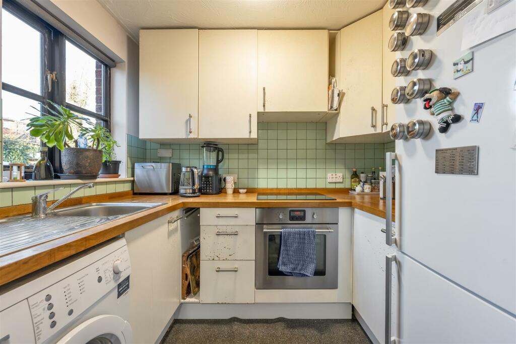 Chamberlain Place E17