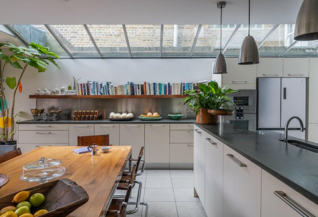 Kitchen/ dining