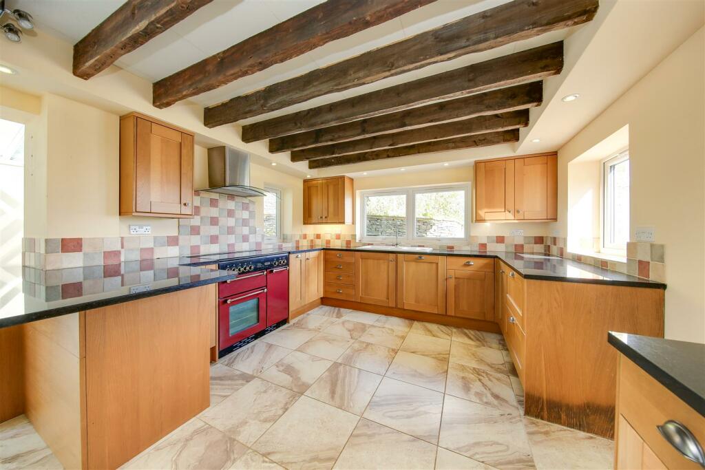 Kitchen2.jpg