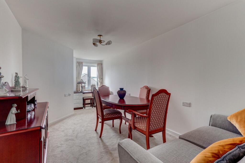 Bedroom 2/Diner