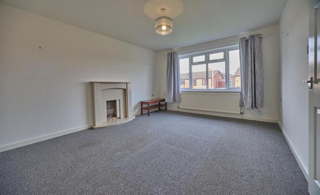 Front Lounge/Dining Room