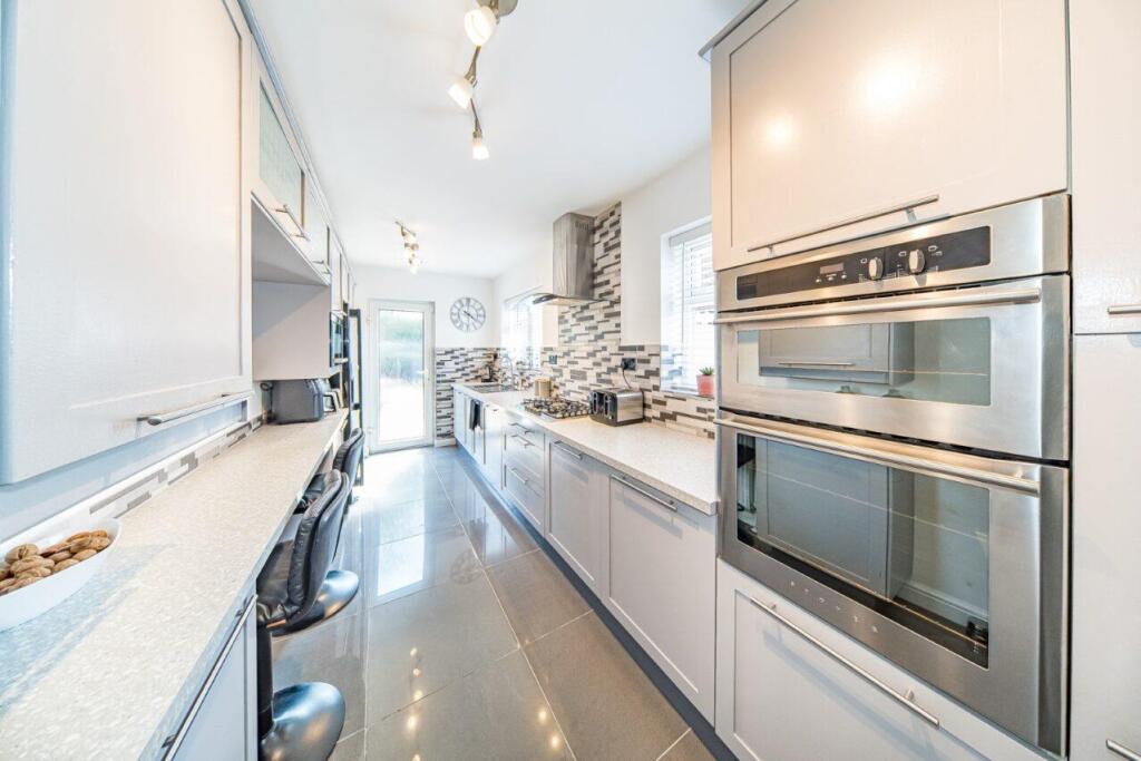 1 Longview Drive kitchen.jpg