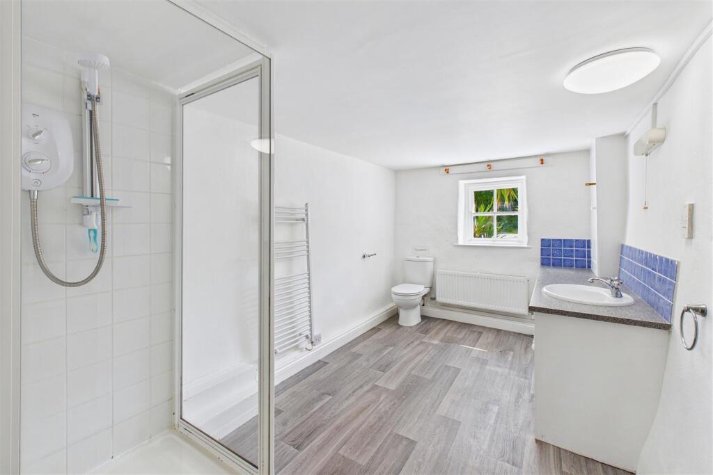 Manuels Farmhouse Downstairs Bathroom