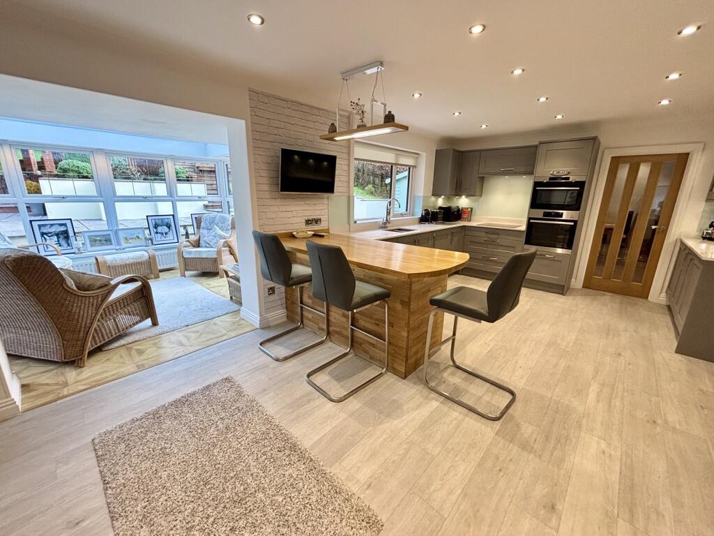 Kitchen / Breakfast Room