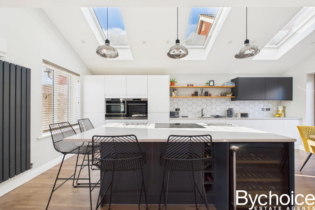 CAM05454G0-PR0096-STILL016