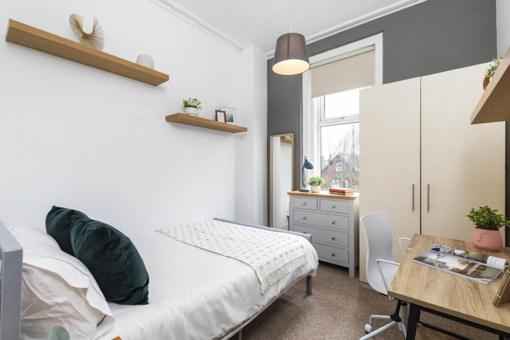 Bright, neatly presented single bedroom with a ...