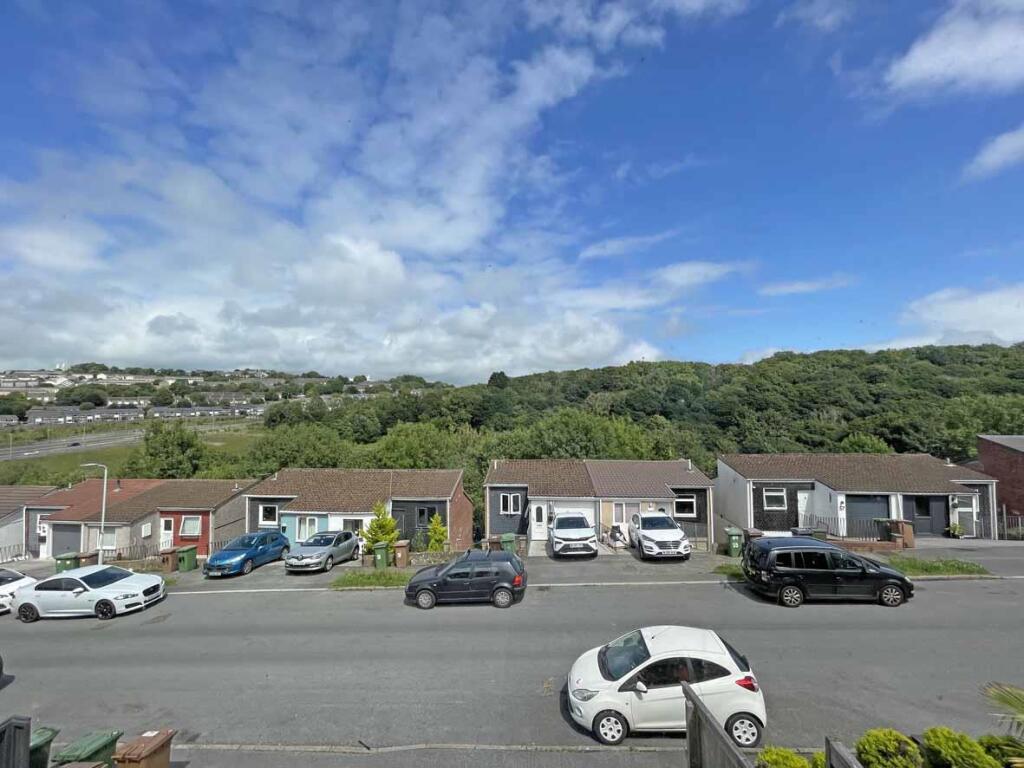 Erlstoke Close 36 - View Front.jpg