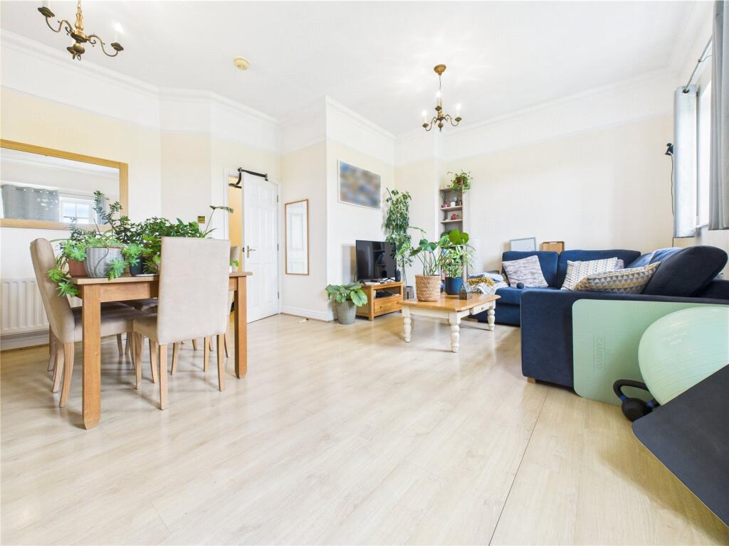Living/Dining Area