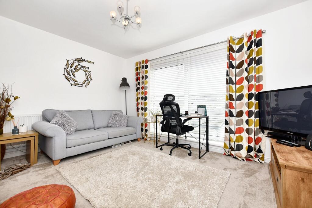 Lounge/Bedroom 2