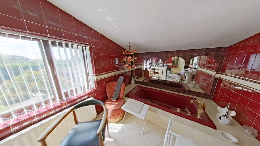 Bed 4 Ensuite Bathroom 