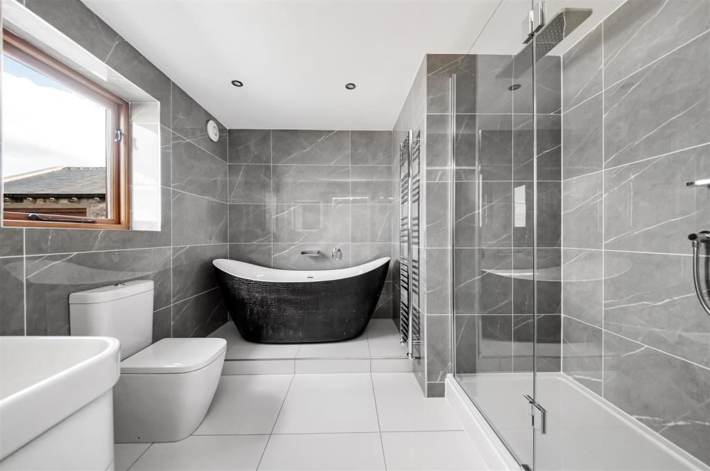 EN-SUITE BATHROOM TO BEDROOM ONE