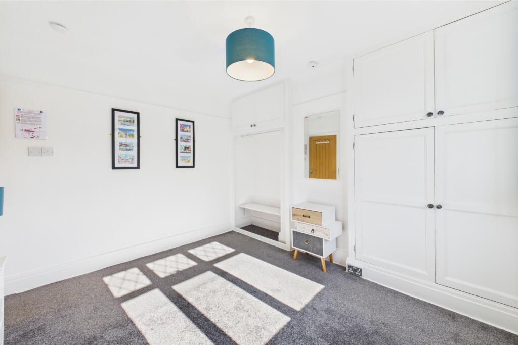 CAM03162G0-PR0264-STILL010