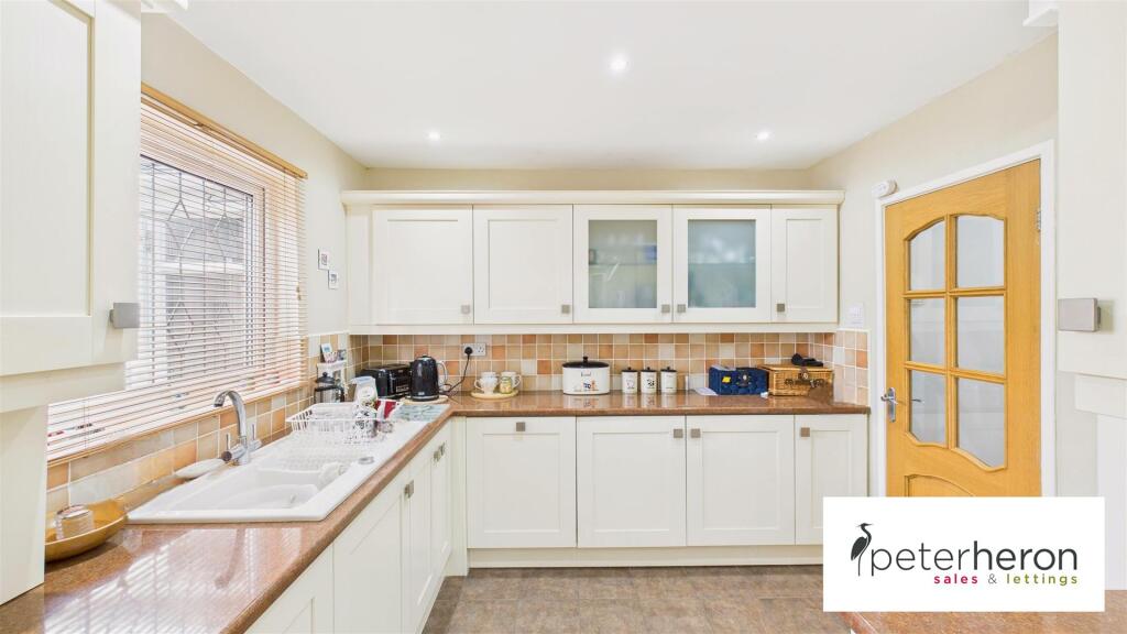 Breakfasting Kitchen