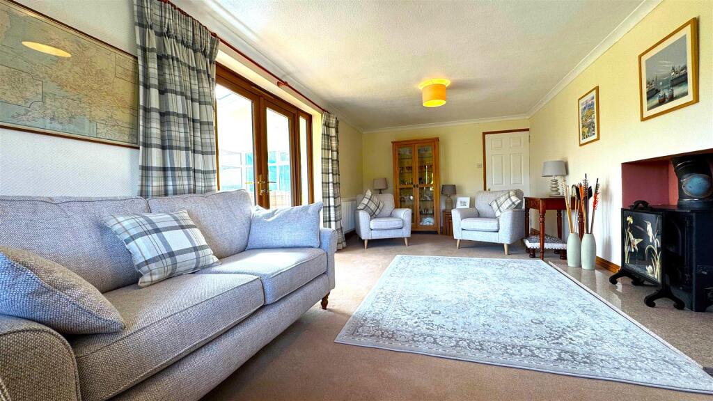 Sitting Room (2).jpg