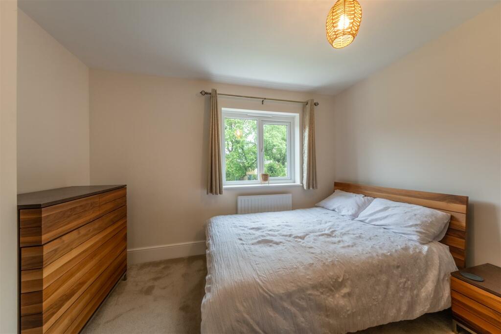 6 Stirling Close-032.jpg