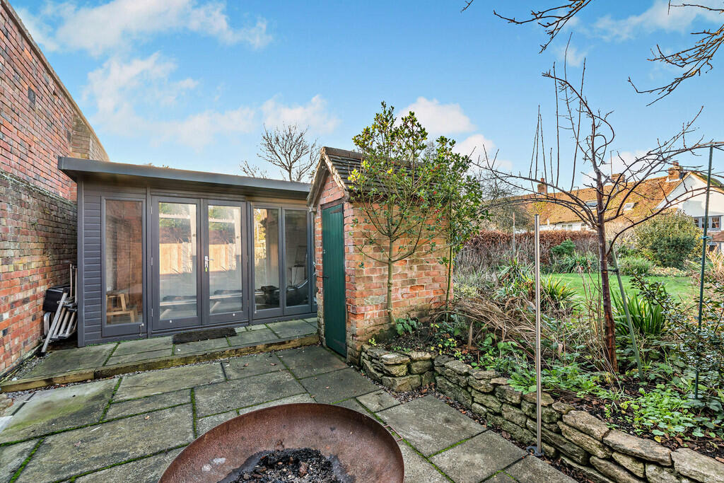 8671665-exterior0...