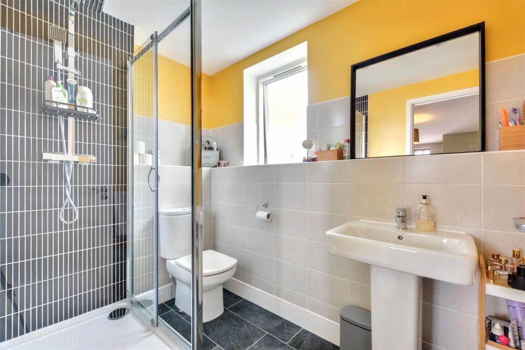 Ensuite.jpeg