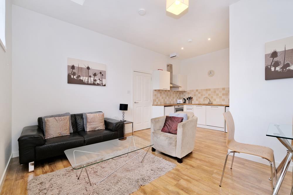 Lounge/Kitchen