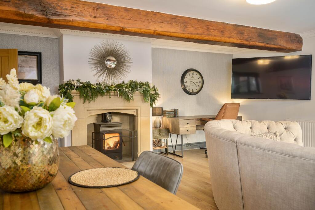 Sitting/dining room