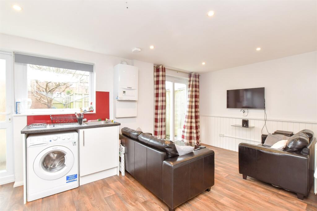 Kitchen/Sitting Area