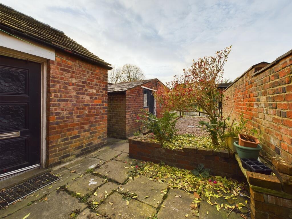 CAM04634G0-PR0005-STILL018