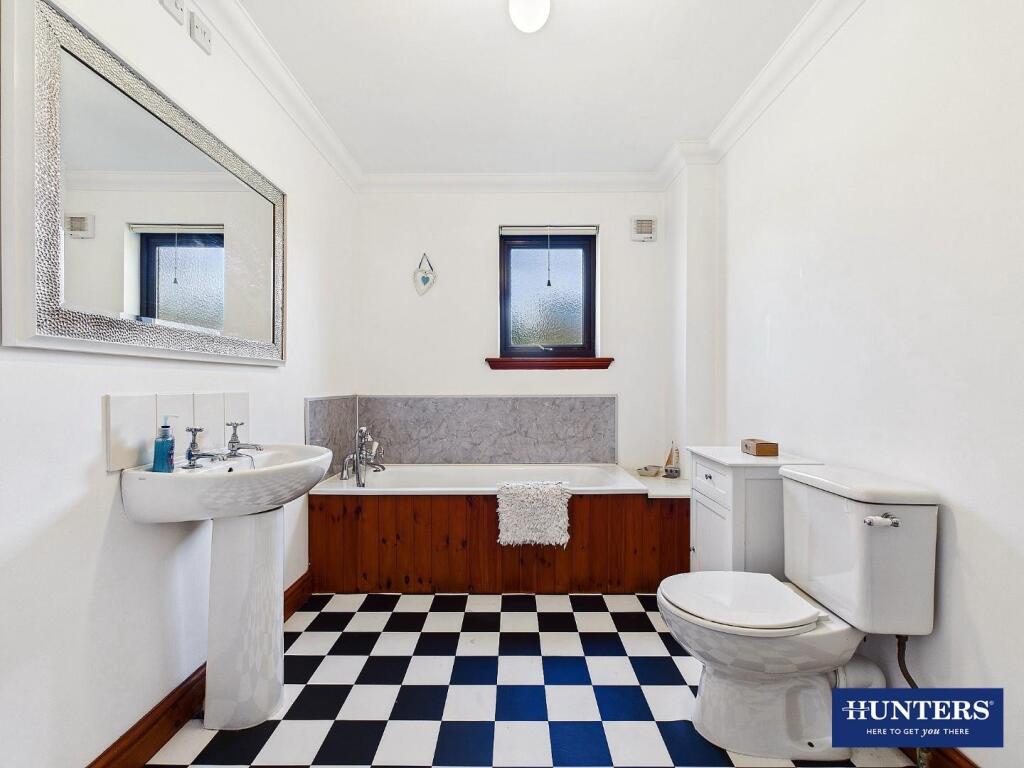 Bathroom (Ground Floor)