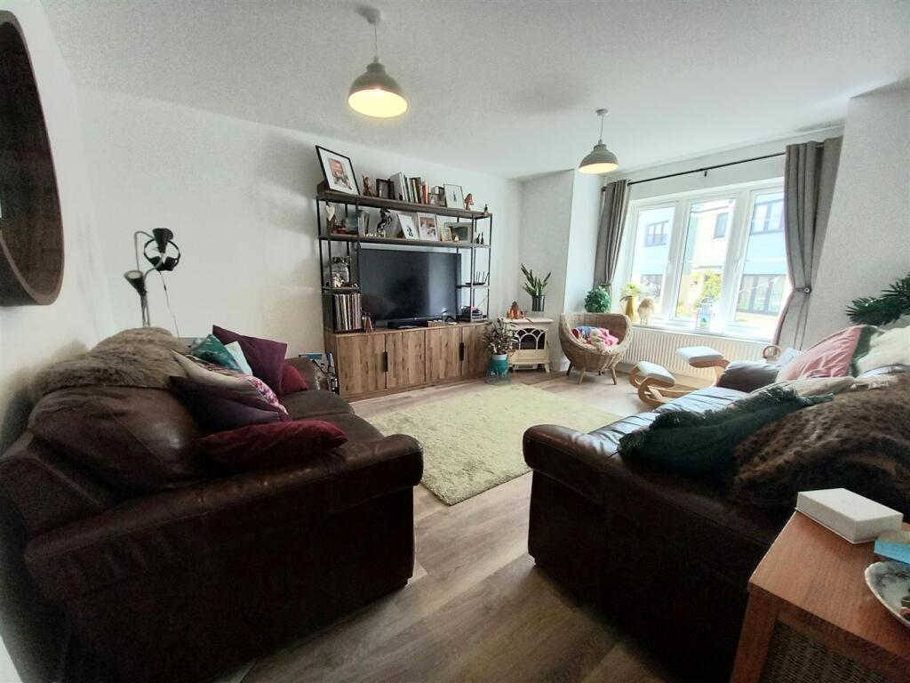 1 Cross Park Lounge.jpg