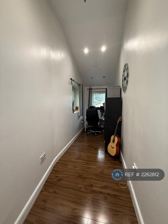 Side Bedroom 4
