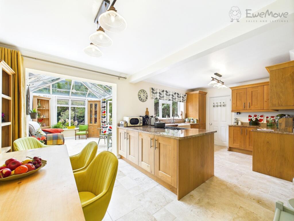 CAM03640G0-PR0056-STILL017