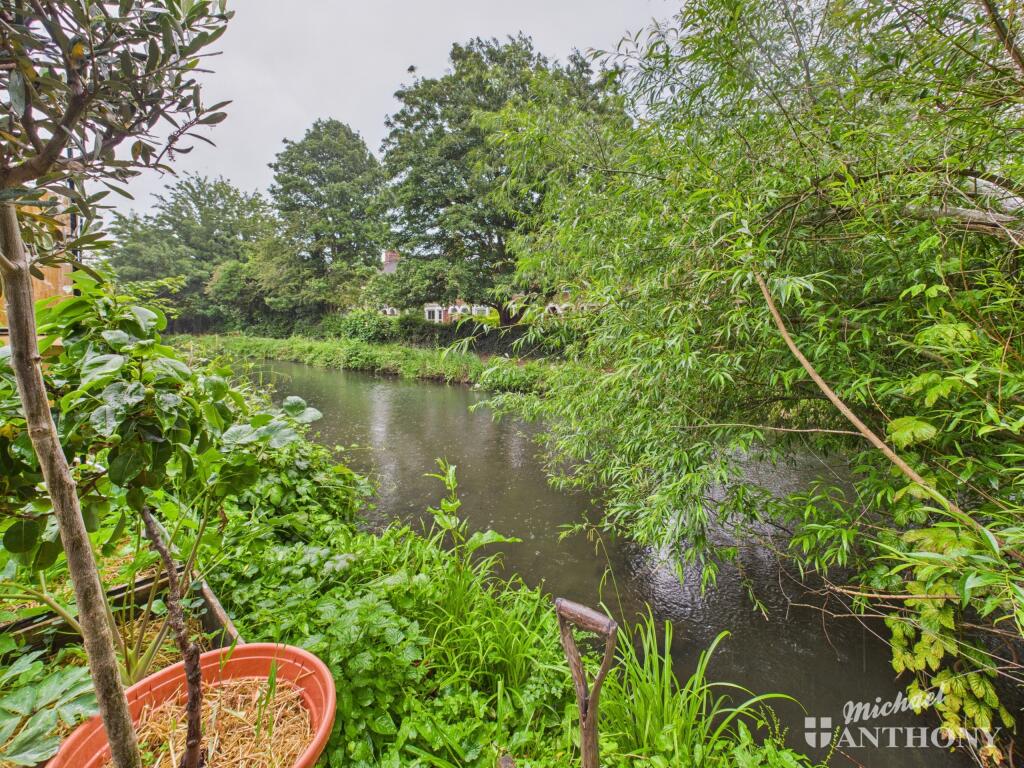 CAM03852G0-PR0307-STILL020