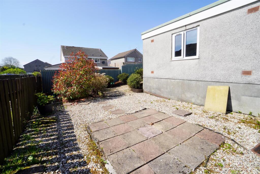 rear garden area.jpg