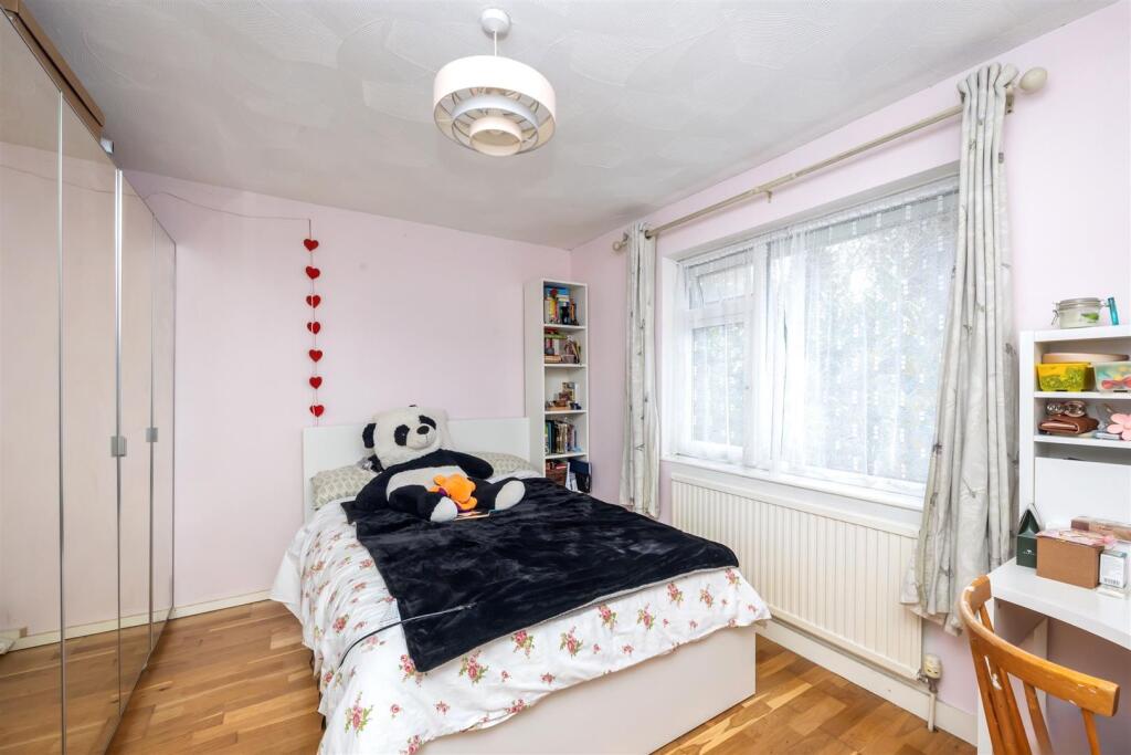 Chichester Close 3 BEDROOM 3.jpeg