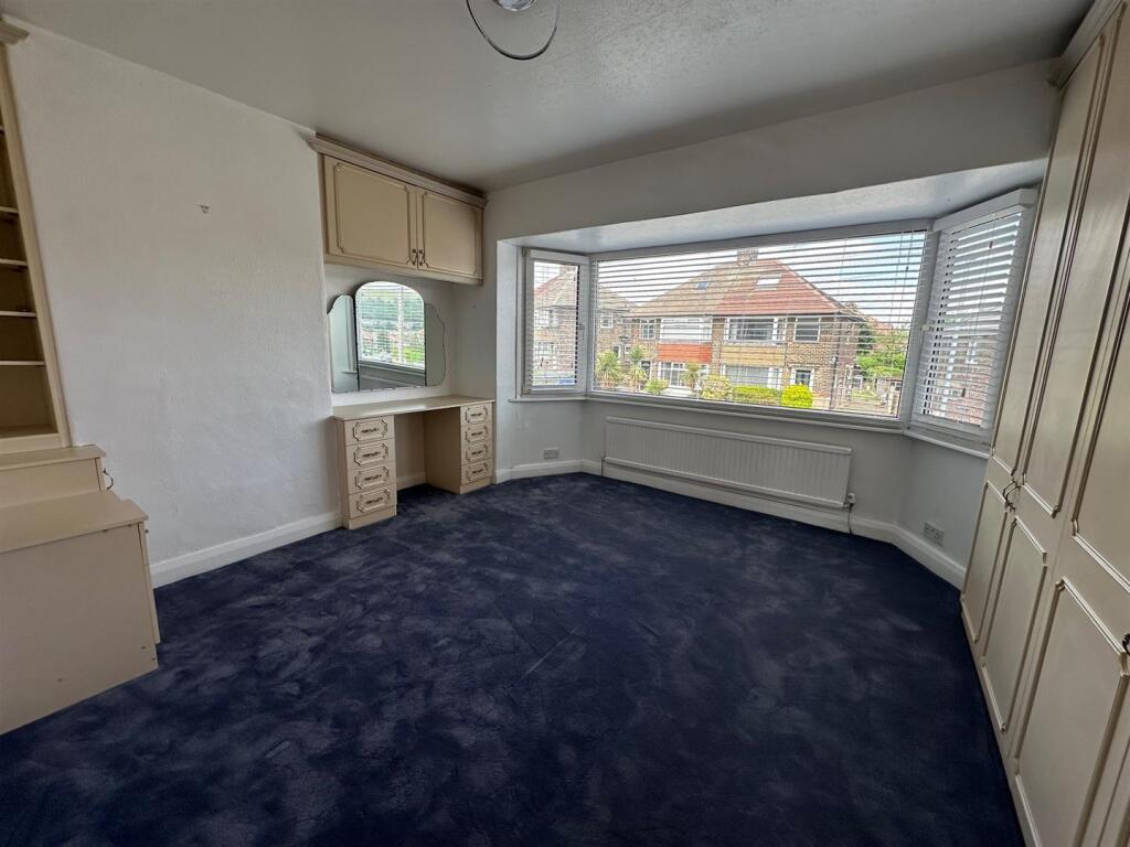 Bedroom 1.jpg