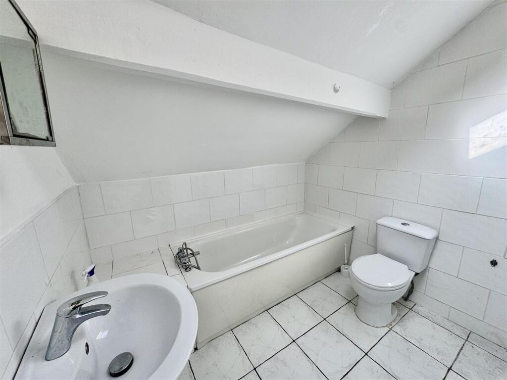 Fl 2A - Bathroom