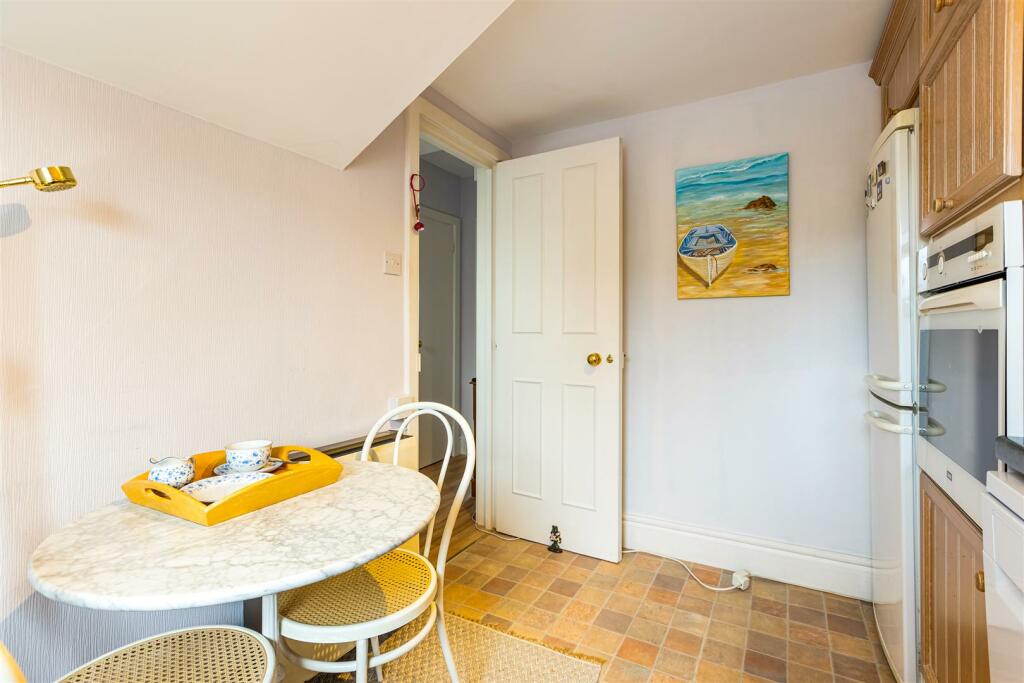 A06 - Crow's Nest Dartmouth - 240320.jpg