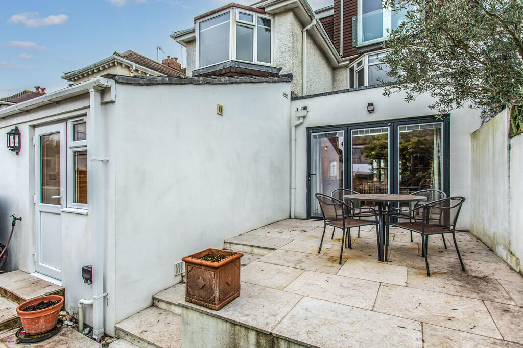 70 Braemore Road1...