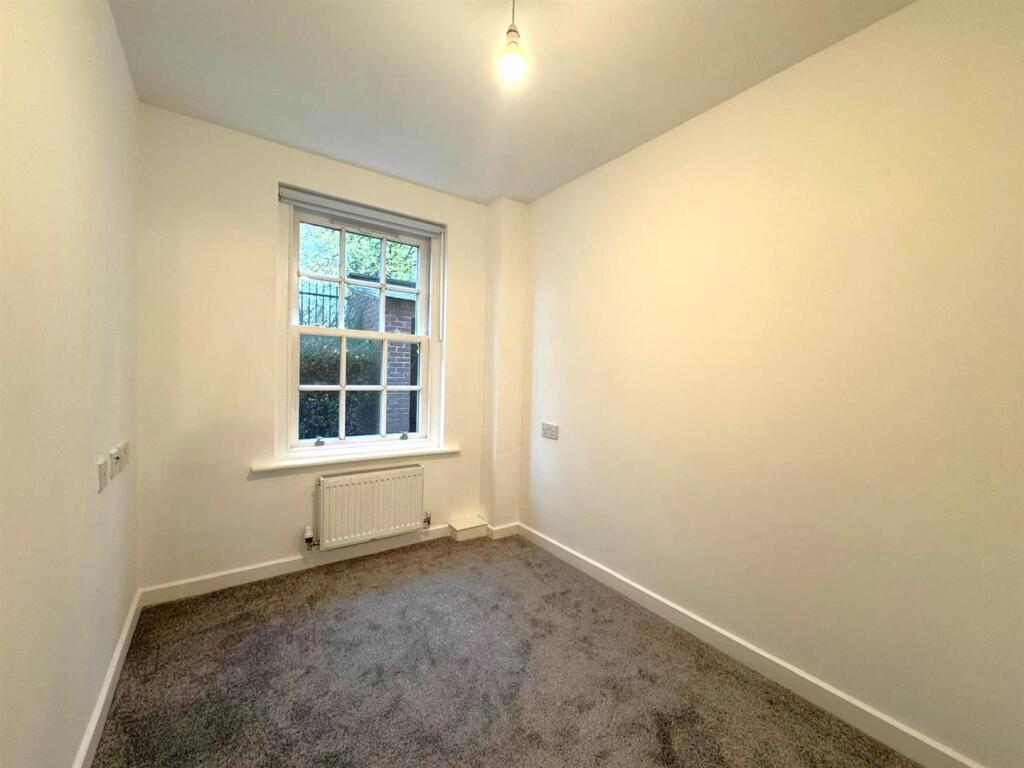 Thornton Hall Close, Northampton