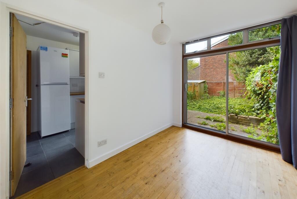 CAM02545G0-PR0239-STILL005