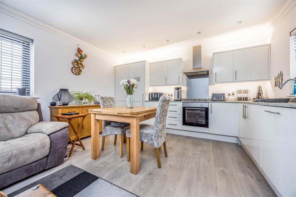 Flat 4, Wessex Tales, 20 Ashley Road, Boscombe-Sma