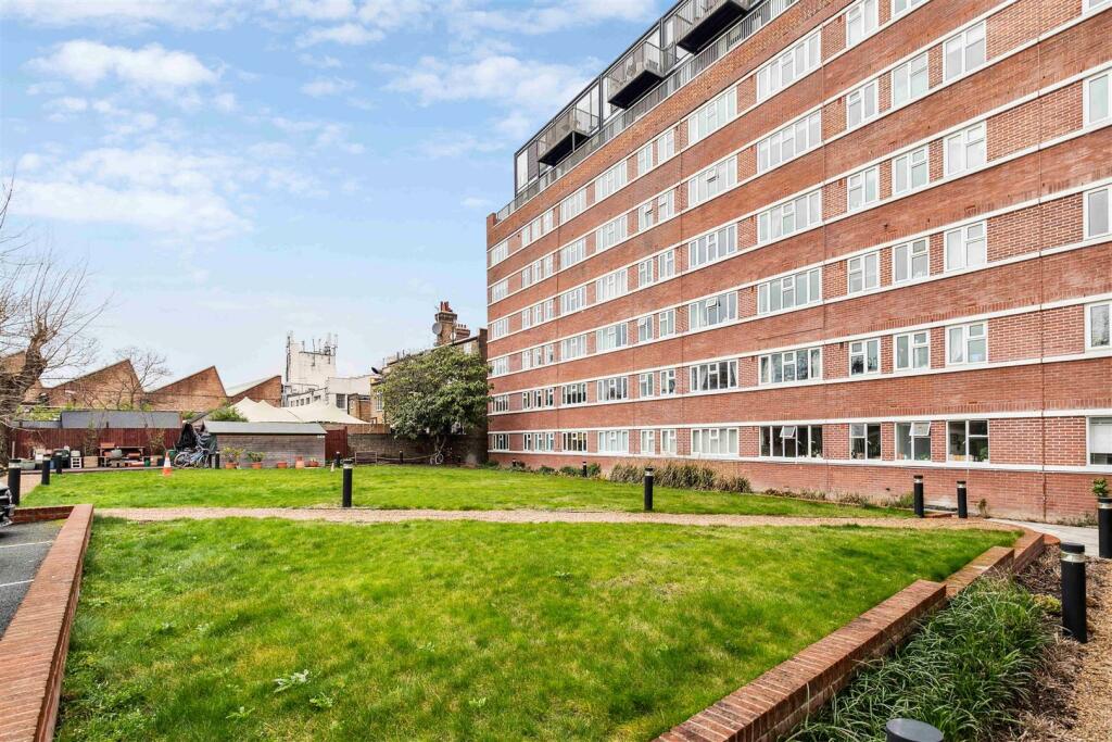 Flat 41 Sandhurst Court, Acre Lane, Brixton, SW2-1