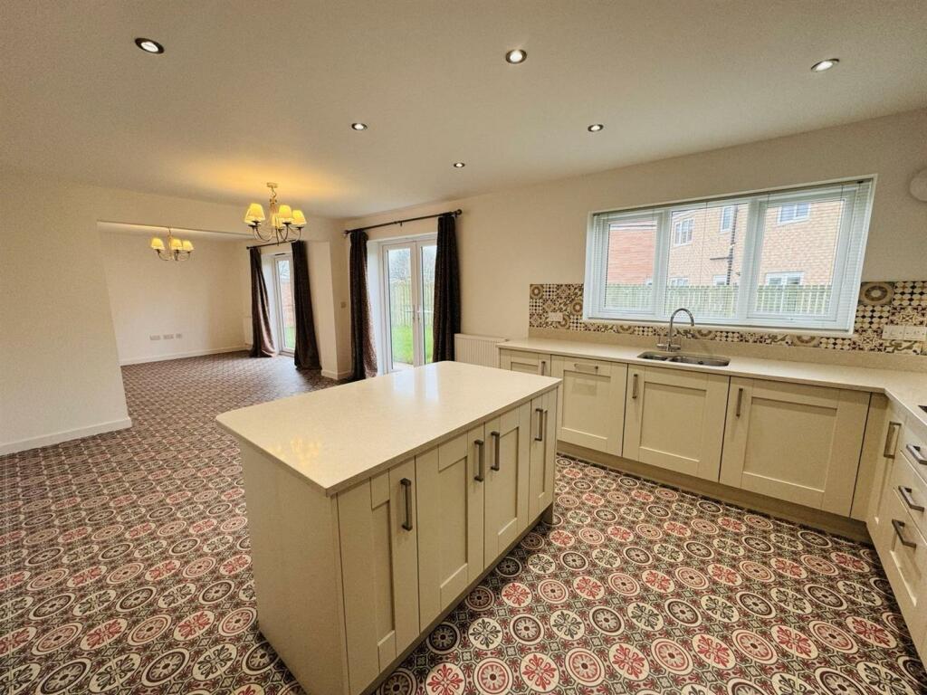 Open Plan Dining Kitchen And Family Room