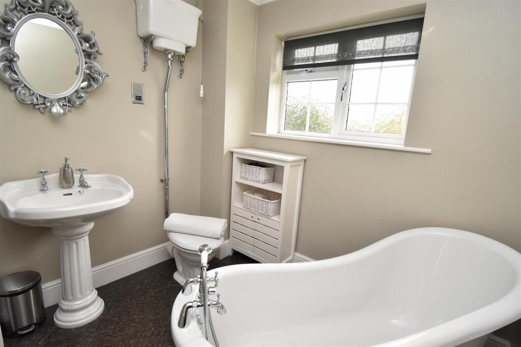 FAMILY BATHROOM 1.JPG